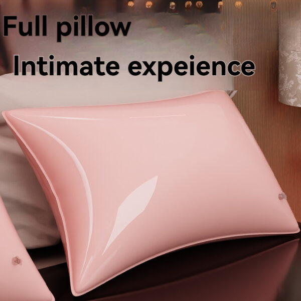 Elegante almohada rosa brillante para un confort íntimo y una lujosa experiencia de descanso.